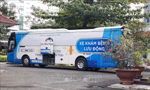 Bàn giao xe khám bệnh lưu động phục vụ chống dịch COVID-19 cho Sở Y tế TP Hồ Chí Minh