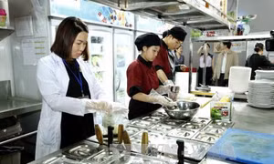 Hà Nội niêm phong trên 18.300 lít rượu không rõ nguồn gốc, xuất xứ