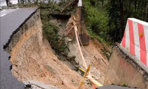 Lâm Đồng công bố tình huống khẩn cấp về thiên tai trên đèo Prenn