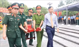 Truy điệu và an táng hài cốt liệt sỹ Quân tình nguyện tại Nghĩa trang Liệt sỹ Quốc gia Đường 9