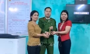 Cô giáo mầm non trả lại lắc vàng trị giá hơn 50 triệu đồng cho người đánh rơi