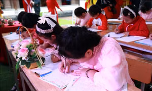 Nét đẹp lễ khai bút trên quê hương Trạng nguyên nhỏ tuổi nhất lịch sử