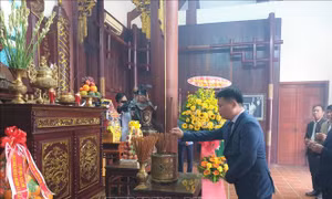 Dâng hương tưởng niệm 117 năm Ngày sinh Thủ tướng Phạm Văn Đồng