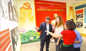 Bài 1: Kể lại lịch sử bằng ngôn ngữ của thời đại