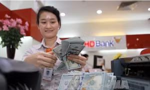 Lãi suất huy động tăng với sự 'nhập cuộc' của các ngân hàng lớn
