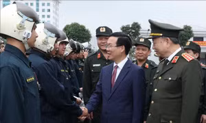 Chủ tịch nước kiểm tra công tác sẵn sàng chiến đấu tại Bộ Tư lệnh Cảnh vệ và Bộ Tư lệnh Cảnh sát Cơ động