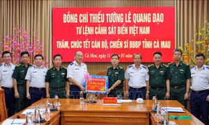 Đoàn công tác Bộ Tư lệnh Cảnh sát biển Việt Nam thăm, chúc Tết tại tỉnh Cà Mau