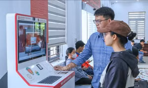 Kiosk hành chính công thông minh tạo thuận lợi cho người dân