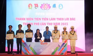 Tuyên dương Thanh niên tiên tiến làm theo lời Bác
