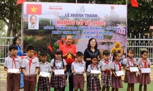 Khánh thành 'Đường cờ Tổ quốc' tại Khu Di tích Đền thờ Chủ tịch Hồ Chí Minh ở Bạc Liêu