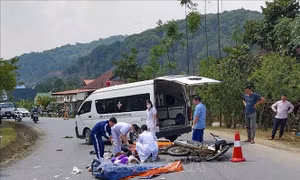 Ô tô va chạm xe máy trên Quốc lộ 279 khiến hai người thương vong