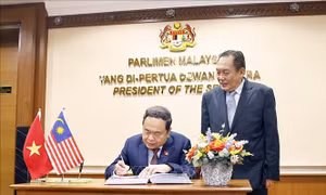 Chủ tịch Quốc hội Trần Thanh Mẫn hội đàm với Chủ tịch Thượng viện Malaysia