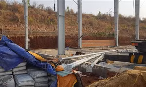  Đứt cáp cần cẩu nâng hàng khiến 3 người thương vong