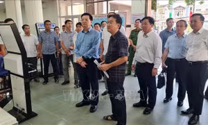 Phó Thủ tướng Mai Văn Chính kiểm tra việc vận hành mô hình chính quyền 2 cấp tại Kiên Giang