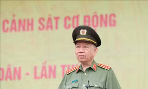 Bộ trưởng Tô Lâm dự tổng duyệt diễu binh lễ kỷ niệm 50 năm Ngày truyền thống lực lượng Cảnh sát cơ động