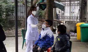 Tổng hợp COVID-19 ngày 17/2: Học sinh mắc COVID-19 trong trường học liên tục tăng