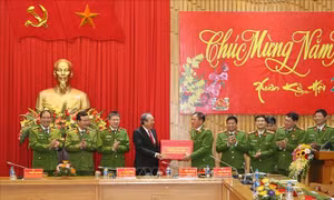 Phó Thủ tướng Thường trực Trương Hòa Bình chúc Tết một số đơn vị thuộc Bộ Công an