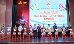 Kêu gọi chung tay chăm lo Tết cho hộ nghèo