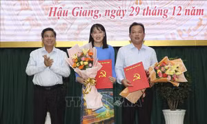 Hậu Giang trao quyết định phê chuẩn 2 Phó Chủ tịch UBND tỉnh 
