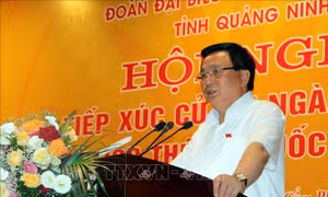 Đồng chí Nguyễn Xuân Thắng tiếp xúc cử tri ngành Than