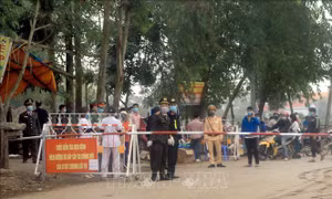 Thực hiện nghiêm việc cách ly người nghi nhiễm COVID-19; Hà Nội và TP Hồ Chí Minh tiếp tục cho học sinh nghỉ