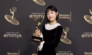 Nữ diễn viên Hàn Quốc đầu tiên đoạt thưởng Emmy danh giá