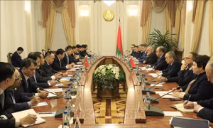 Phó Thủ tướng Vương Đình Huệ hội đàm với Phó Thủ tướng Belarus 