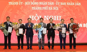 Thủ tướng phê chuẩn kết quả bầu bổ sung 5 Phó Chủ tịch Hà Nội
