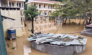 Sơn La: Trường Trung học Cơ sở Tạ Khoa bị ngập sâu do mưa lớn
