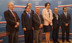 Ba Lan trao tặng Nghệ sĩ nhân dân Đặng Thái Sơn giải thưởng cao quý nhất về văn hóa