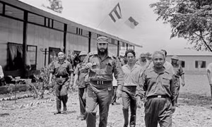 Khoảnh khắc xúc động của lãnh tụ Fidel Castro tại vùng giải phóng miền Nam Việt Nam 