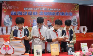96 năm thành lập Đảng: Giáo dục truyền thống yêu nước qua tư liệu, sách, báo
