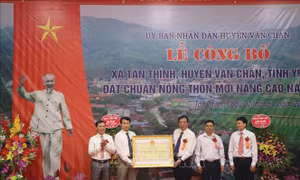 Xã đầu tiên của huyện vùng cao Văn Chấn đạt chuẩn nông thôn mới nâng cao