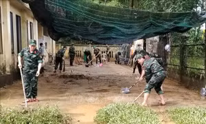 Vệ sinh môi trường, ngăn chặn nguy cơ dịch bệnh bùng phát sau lũ