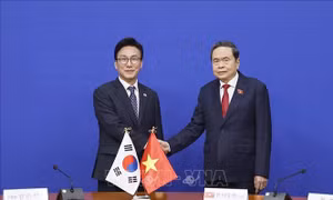 Chủ tịch Quốc hội Trần Thanh Mẫn tiếp Chủ tịch Đảng Dân chủ Đồng hành Kim Min Seok