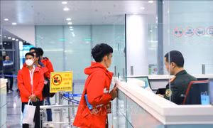 Cục Quản lý xuất nhập cảnh hỗ trợ công dân Việt Nam từ Myanmar về nước
