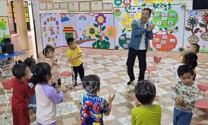 Chuyện về những 'thầy nuôi dạy trẻ' ở vùng khó xứ Thanh