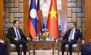 Thủ tướng hai nước Lào và Việt Nam trao đổi thắt chặt hợp tác song phương