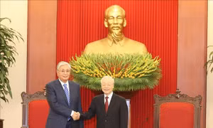 Tổng Bí thư Nguyễn Phú Trọng tiếp Tổng thống Kazakhstan