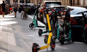 Paris sẽ cấm sử dụng xe scooter điện