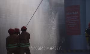 Diễn tập cứu hỏa tại trung tâm mua sắm lớn