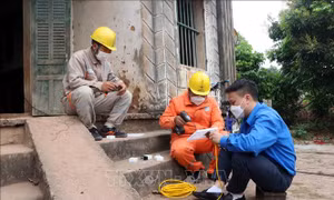 Sửa chữa điện cho hộ nghèo, gia đình chính sách