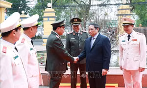 Thủ tướng Phạm Minh Chính kiểm tra, chúc Tết các lực lượng Công an, Quốc phòng trực Tết