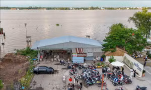 Nguy cơ thất thu hàng chục tỷ đồng do chậm đấu giá bến phà Cồn Khương