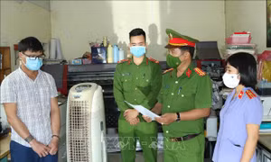 Khởi tố một chủ cơ sở in làm lệnh vận chuyển giả