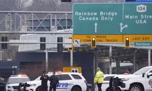 Nhiều cửa khẩu biên giới Canada - Mỹ đóng cửa sau vụ nổ xe nghi là khủng bố