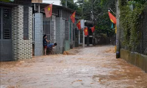 Khu dân cư cạnh cao tốc Biên Hoà - Vũng Tàu ngập sâu sau mưa lớn​