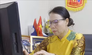 Người nối dài mạch chảy tiếng Việt nơi đất Lào