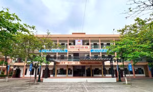 Đề nghị cho thôi việc Chủ tịch Hội đồng trường có hành vi thiếu chuẩn mực ở Ninh Bình