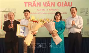 Trao Giải thưởng Trần Văn Giàu lần thứ XII